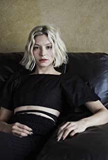 Annabelle Dexter-Jones - 