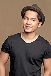 Carlo Aquino - 