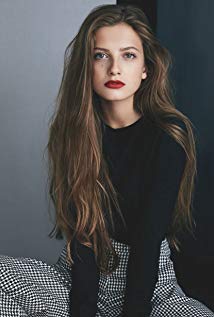 Zoë Pastelle Holthuizen - 